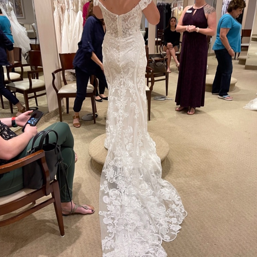 Allure bridal gown MUST GO! Size 10 fit and flare